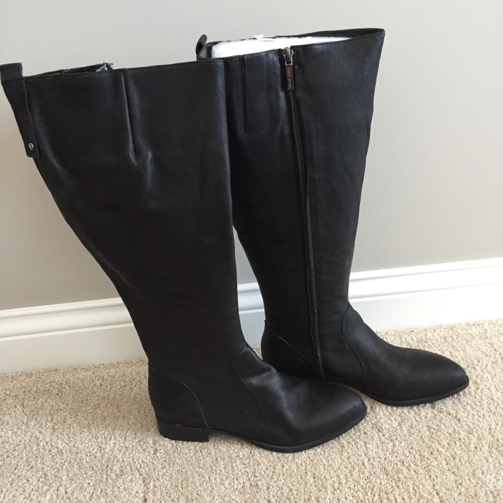 Black knee high boots. Nine West. Size 8. New.